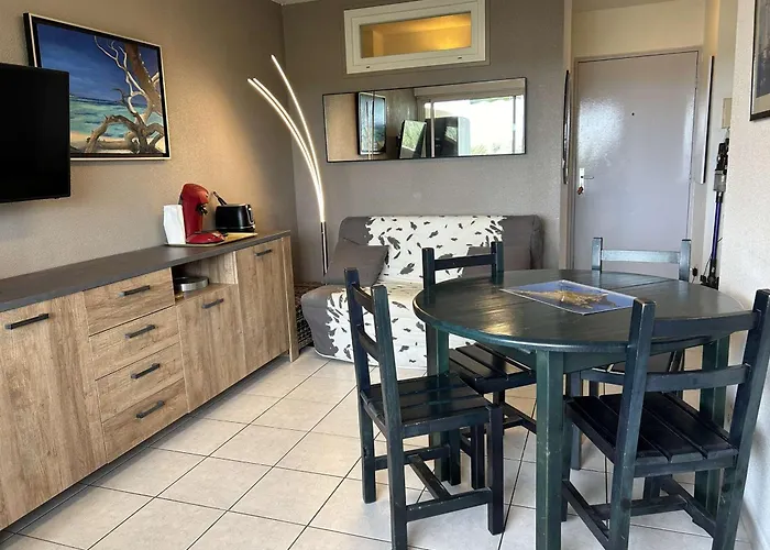 Appt 2p 6 Pers Avec Piscine Et Parking A Port Camargue - Fr-1-250-288 *